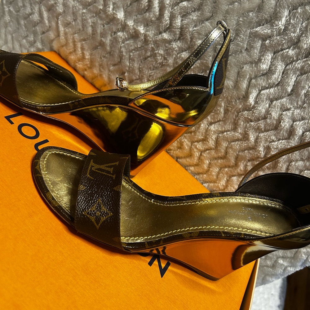 Louis Vuitton Sunshine Wedge - Picture 2 of 5